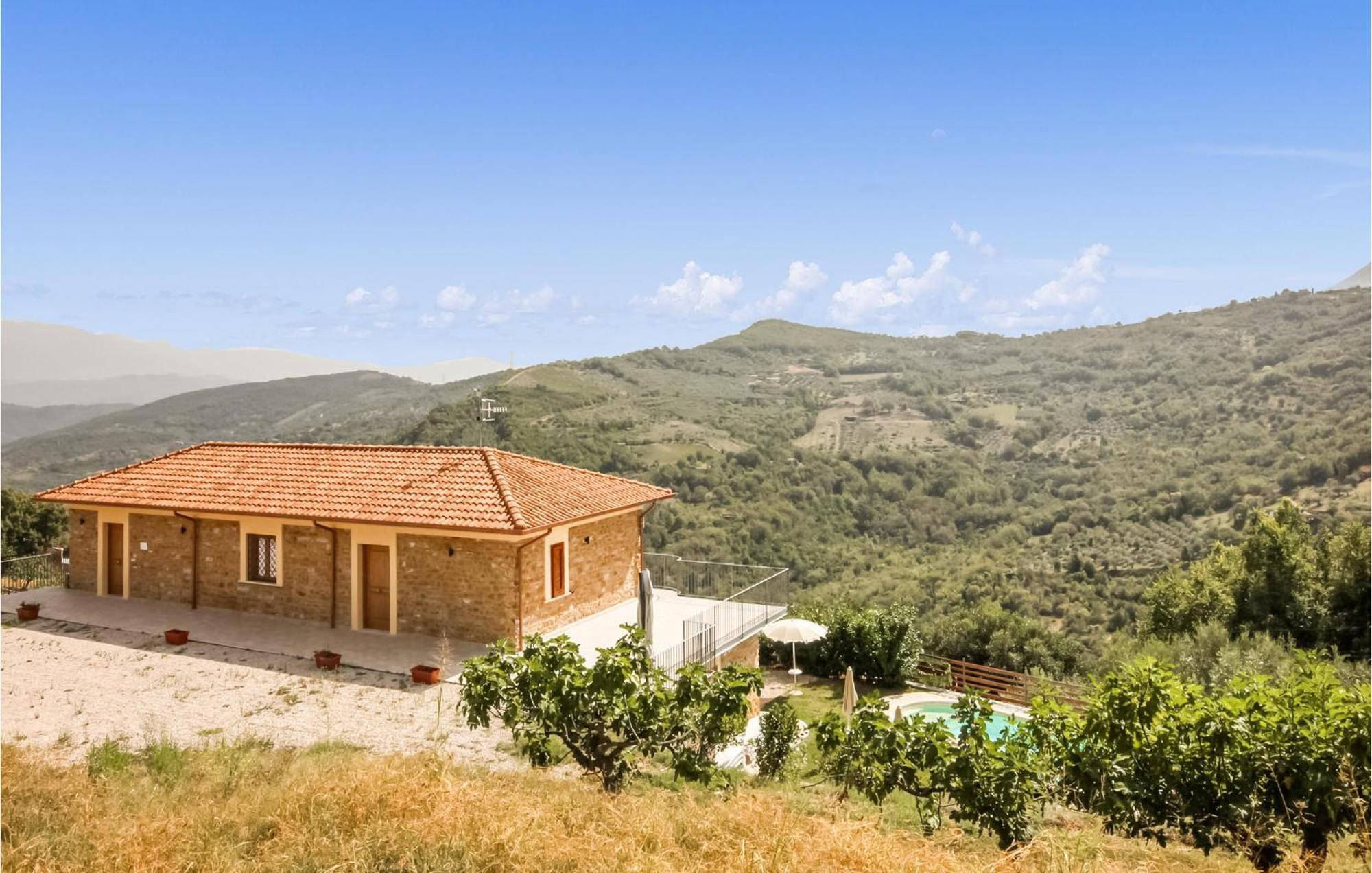 Lovely Home In Rutino With Kitchen Exterior foto